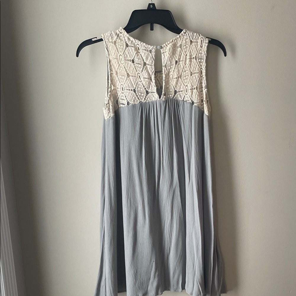 Doe & Rae Sleeveless Blouse with Cream Lace and Gray Body - Picture 4 of 5